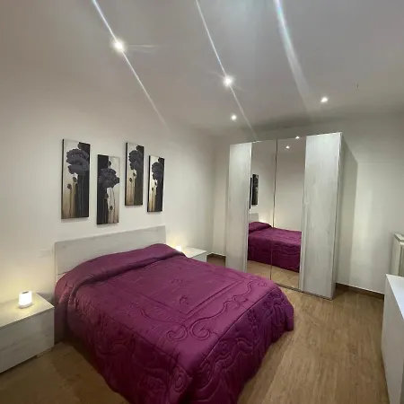 L'antico Portone * 卡塞勒托瑞尼斯