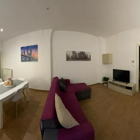 L'antico Portone * 卡塞勒托瑞尼斯